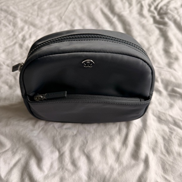 Lululemon City Essentials Pouch | Navy Blue | 2L Mini | - Picture 4 of 7